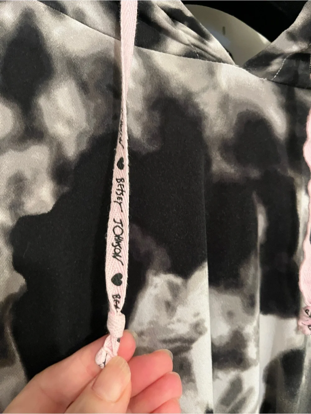BETSEY JOHNSON Women's Black/White Tie-Dye Hooded Pullover Sleepshirt SZ M